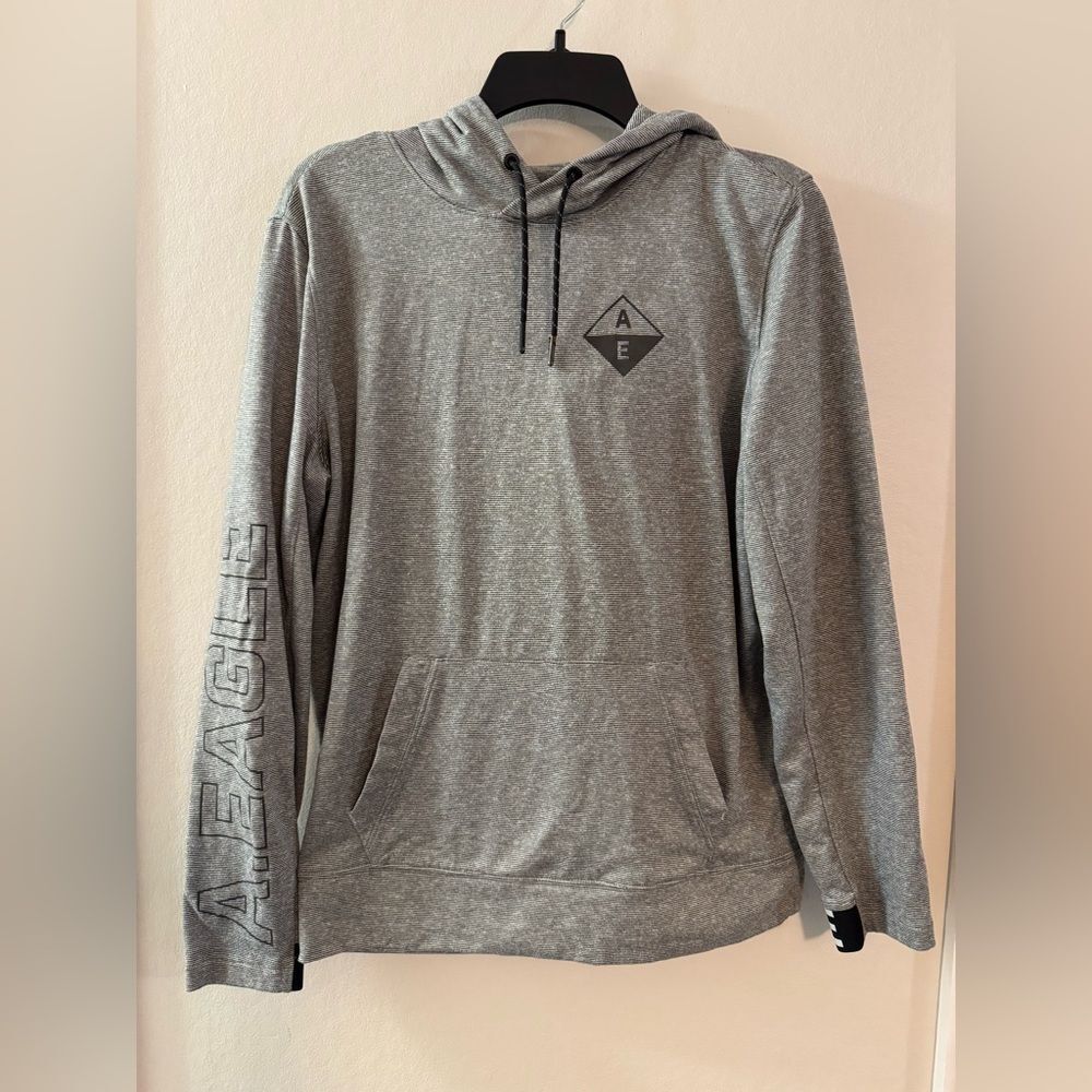 American Eagle Gray Menโs Hoodie - Size Small